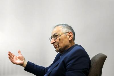  زیباکلام: نظام به این درک رسیده که باید پای میز مذاکره بنشیند | ترامپ به دنبال توافق است | لابی قدرتمند و ثروتمند اسرائیل هر لحظه می‌توانند مذاکرات را برهم بزند