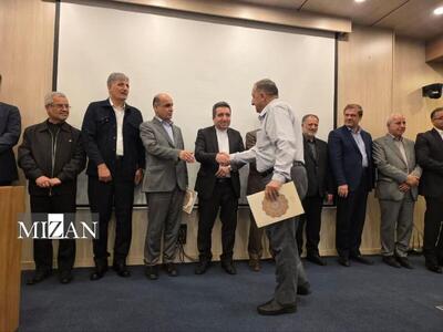  بابایی: زمین بدون هویت بستر فساد است/ اهدای بیش از ۱۵۰ جلد سند مالکیت به دستگاه‌های اجرایی گیلان/ استاندار گیلان: سند، منشأ توسعه است