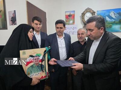  دیدار رئیس سازمان ثبت اسناد و املاک کشور با خانواده شهید علیرضا رفیعیان