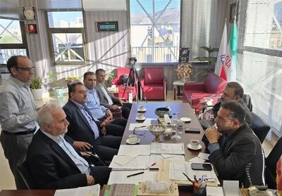  پیگیری مطالبات کادر درمان و طرح‌های درمانی همدان در یک نشست مشترک - تسنیم