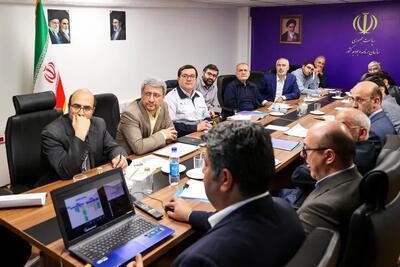  ملت ایران در برابر دشمن هرگز سر خم نخواهد کرد/ اگر سخنی از گفت‌و‌گو یا مذاکره مطرح می‌شود، معنای آن تسلیم یا عقب‌نشینی نیست