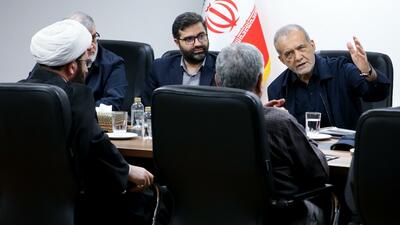  پزشکیان: دستاوردهای نیروهای مسلح در میدان نظامی با صرفه‌جویی در میدان اقتصادی تکمیل شود
