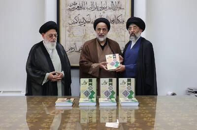  اهدای کتاب ۴ جلدی کلام نفیس با محوریت نهج‌البلاغه به کتابخانه آستان قدس رضوی
