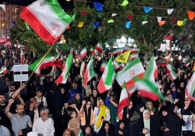  73 شب شکوه و همدلی؛ قاب ماندگار مردم گلستان در میادین شهر فیلم - تسنیم
