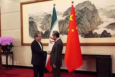   ادعای سی‌ان‌ان: مقامات ایرانی از چین خواسته‌اند برای پایان دادن به بن‌بست [مذاکرات] میانجیگری کند/ روز چهارشنبه، همزمان با ورود ترامپ به پکن، ایران به یک ابرنفتکش چینی حامل دو میلیون بشکه نفت که از اوایل مارس در خلیج فارس سرگردان بود، اجازه عبور داد؛ این اقدام می‌تواند به عنوان یادآوری منافع ملموس روابط نزدیک چین با تهران تلقی شود