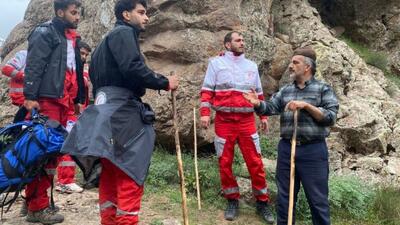  نجات ۳۳ کوهنورد گرفتار در دره خوردلان با تلاش تیم‌های امدادی هلال‌احمر
