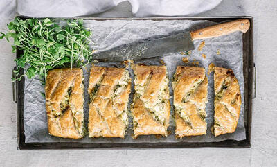  طرز تهیه اشترودل مرغ و اسفناج؛ ساده و خوشمزه