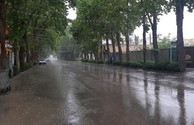  بارش شدید باران بهاری و تگرگ در شاهین دژ