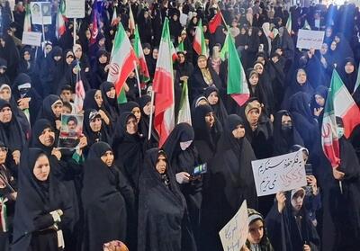  طنین «حیدر حیدر» در شب پیوند آسمانی/خراسان جنوبی ایستاده در میدان عکس - تسنیم