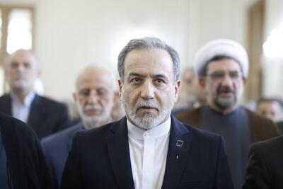 عراقچی: هر جا لازم باشد بجنگیم، می‌جنگیم و هر جا لازم باشد مذاکره کنیم، مذاکره می‌کنیم /  بعضی‌ها خون می‌دهند، بعضی‌ها نام می‌دهند و بعضی‌ها آبرو می‌دهند اما همه برای یک هدف هستند
