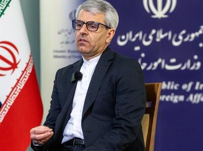  سخنگوی وزارت خارجه: با عمان برای تضمین عبور امن کشتی‌ها از تنگه هرمز همکاری می‌کنیم / در حال حاضر تمرکز ما بر پایان دادن به جنگ در منطقه است و بخشی از مذاکرات مربوط به آرام‌سازی وضعیت در خلیج فارس و تنگه هرمز و آن چیزی است که آن‌ها محاصره دریایی می‌نامند / چرا ایران باید مواد خود را به کشور دیگری منتقل کند؟