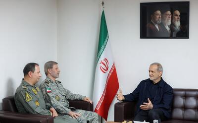  پزشکیان: ارتش جمهوری اسلامی ایران با آمادگی عملیاتی بالا اقتدار دفاعی کشور را به نمایش گذاشت/انسجام ملی و اقتدار نیروهای مسلح مهم‌ترین پشتوانه امنیت کشور است