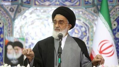  امام جمعه قم: خیابان‌ها نباید جولانگاه  بی‌بندوباری و سگ‌گردانی شود؛ با قاطعیت قانونی برخورد شود