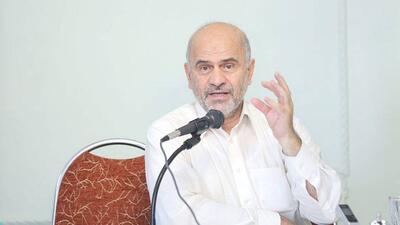  فرشاد مؤمنی: حذف ارز ترجیحی به ضرر مردم شد