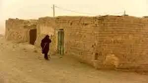  نفس کشیدن در ریگ روان/ کارگران روزمزدی که خانه‌ زندگی‌شان ویران می‌شود/ هیرمند را خالی از سکنه نکنید!