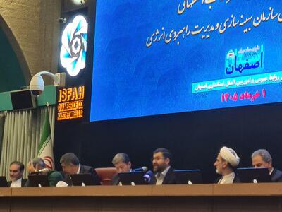 پیش بینی سقاب اصفهانی از میزان واردات بنزین برای سال جاری؛ پنج تا ۶ میلیارد دلار از بودجه مملکت صرف واردات بنزین می‌شود