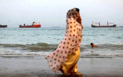  جهان به روایت تصویر؛ از لکه آرایش روی دست ترامپ تا آرامش ساحل بندرعباس