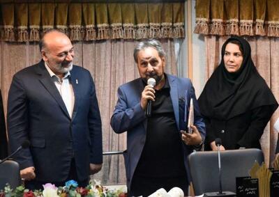  تقدیر از عضو هیات مدیره خانه تئاتر