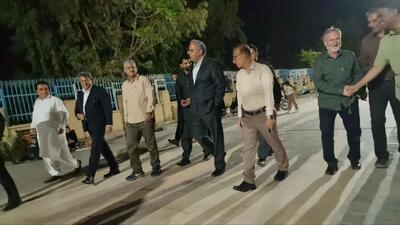  بازدید شبانه و سرزده استاندار سیستان و بلوچستان از محل پیاده روی و نشست‌های شبانه خانواده‌ها