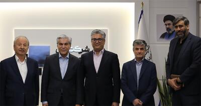  برگزاری نشست صمیمی هیأت‌مدیره شرکت ملی انفورماتیک با دکتر عادلی