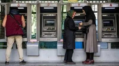  پول «نقد» کمیاب شد/ سرگردانی مردم میان عابربانک‌های خالی / افزایش هزینه چاپ اسکناس علت اصلی است؟