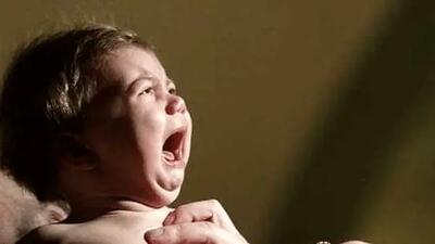  وقتی گریه نفس کودک را می‌بُرد، این کارها ممنوع!