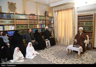  دیدار خانواده شهید لاریجانی با آیت‌الله مکارم شیرازی - تسنیم