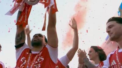  جشن قهرمانی آرسنال پس از فتح لیگ برتر انگلیس