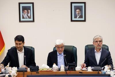  انتقاد عارف از رفتارهای سلیقه‌ای درباره اینترنت: اتوبان را بخاطر یک راننده متخلف نمی‌بندند/ با شعار دادن مساله ای حل نمی‌شود/باید به مردم اعتماد کنیم