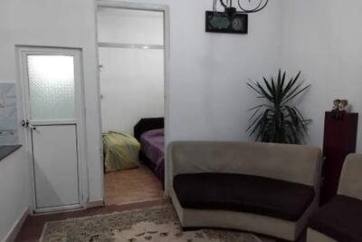  تصویر پرحاشیه از اجاره یک اتاق 8 متری در پشت‌بام