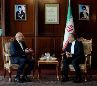  پیام تبریک عراقچی به قالیباف: در شرایط سرنوشت‌ساز حاضر، نقش‌آفرینی مؤثر شما در تقویت هماهنگی میان ارکان مختلف نظام، حمایت‌های هوشمندانه از دیپلماسی و حضور تعیین کننده در مقاطع مهم مذاکرات، پشتوانه‌ای ارزشمند است