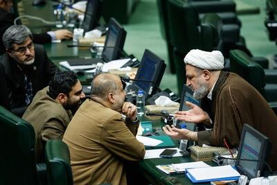  آقای رسایی همان بهتر که در مجلس را تخته کنند!