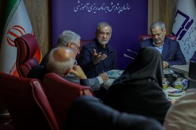  پزشکیان: نباید به بهانه جنگ، کشور را در وضعیت نیمه تعطیل قرار دهیم/ بستر مناسب برای برگزاری حضوری امتحانات فراهم شود