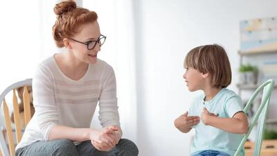  سه انقلاب تربیتی که کودک خجالتی را سفیر اجتماعی می کند
