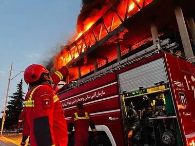  حریق در نمای یکی از برج‌های چیتگر/ آتش اطفا و عملیات جستجو و تخلیه دود ادامه دارد