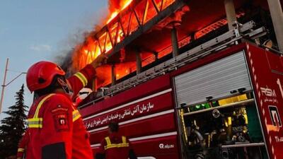  حریق در نمای یکی از برج‌های چیتگر/ آتش اطفا و عملیات جست‌و‌جو و تخلیه دود ادامه دارد
