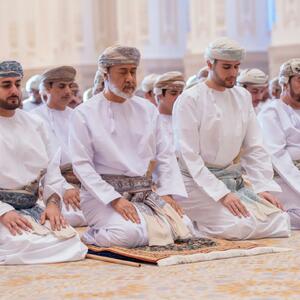  سلطان عمان در نماز عید قربان (عکس)