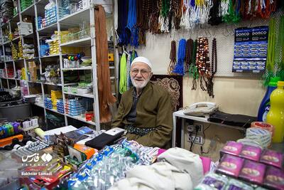  اینجا، «لبخند» زبان مشترک کاسبان است