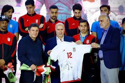  لباس‌ تیم ملی در میدان انقلاب جا ماند؟