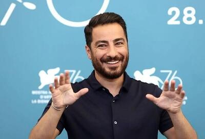  تیپ عجیب نوید محمدزاده در یک دورهمی هنری