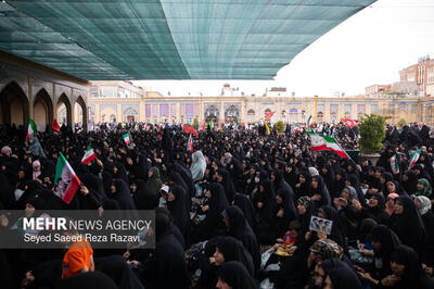  مداحان در مراسم یادبود خانواده رهبر شهید انقلاب؛ از ادای احترام مطیعی تا مدل ورود کریمی + تصویر