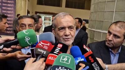  پاسخ مسعود پزشکیان به سوال گزارشگر فوتبالی درباره پیش بینی نتایج تیم ملی در جام جهانی ۲۰۲۶
