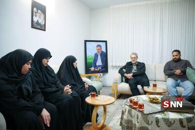  تصاویری از حضور شهید لاریجانی در منزل شهید محمدسعید ایزدی (حاج رمضان) + فیلم