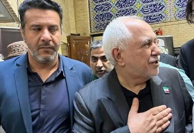  ببینید / خبرنگار: شما پشت پرده مذاکرات کنونی هستید؟ ظریف: من هیچکاره‌ام