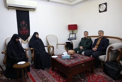  دیدار معاون هماهنگ‌کننده نیروی زمینی سپاه با خانواده شهید ابراهیم‌زاده