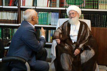  آیت الله نوری همدانی از پزشکیان تقدیر کرد/ نسبت به آمریکا بی‌اعتمادیم اما به مذاکره‌کنندگان کشورمان اعتماد داریم/ گرانی به زندگی مردم آسیب زده است
