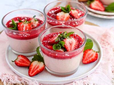  طرز تهیه پاناکوتا توت فرنگی؛ دسر بهاری و خوشبو