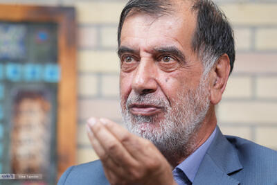  ببینید| باهنر: مسئله جنگ و صلح در قانون اساسی فقط به عهده رهبری است