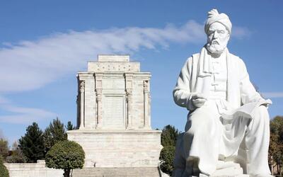  وقتی شاهنامه در سایه حافظ خوانده می‌شود