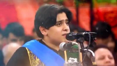  فیلم آواز حماسی /  پسر خوش تیپ بین یه گردان جمعیت آنقد قشنگ خوند که همه رو برد محشر کبری